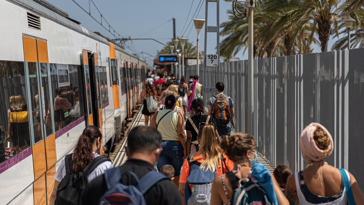 Un tren de la R1 de Rodalies