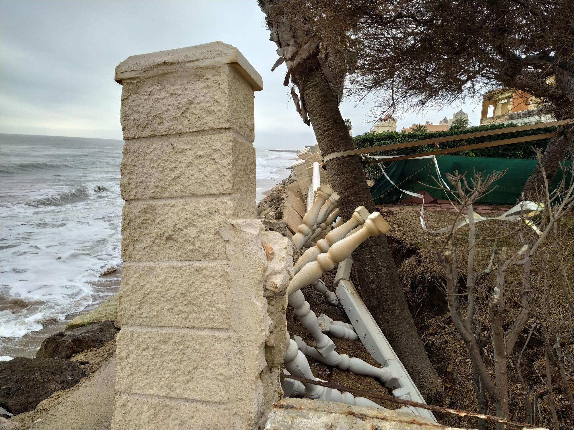 El temporal arrasa la playa de Tavernes