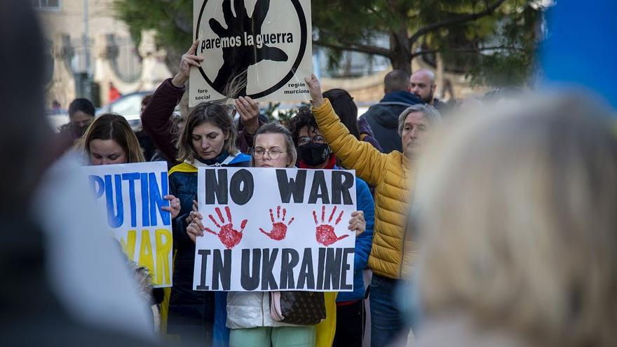 Ucranianos se manifiestan por la paz en Cartagena