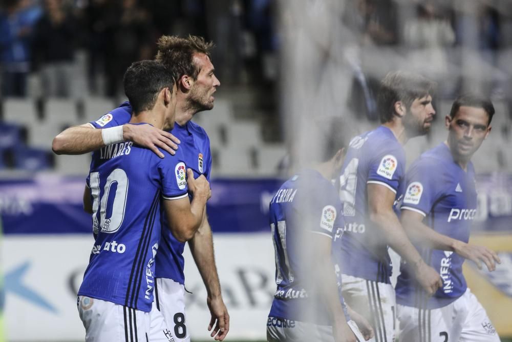 El partido entre el Real Oviedo y el Levante, en imágenes