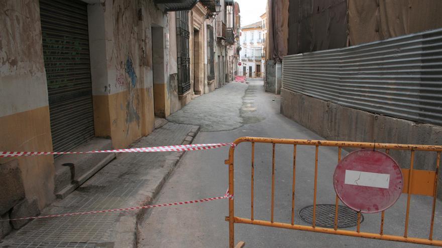 Una ‘torta’ de hormigón protegerá las tuberías de la calle Selgas de Lorca