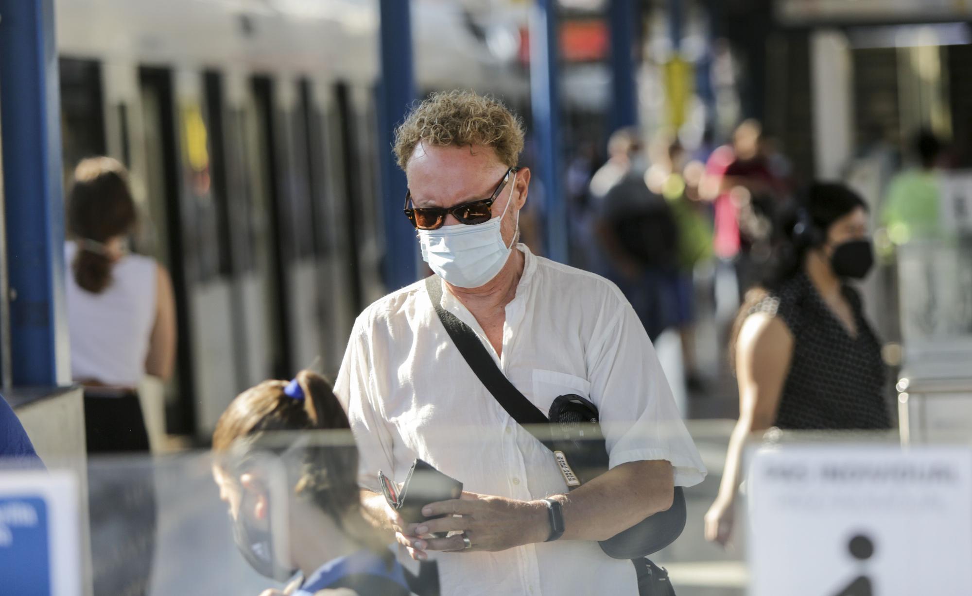 Valencia no se quita la mascarilla en plena calle