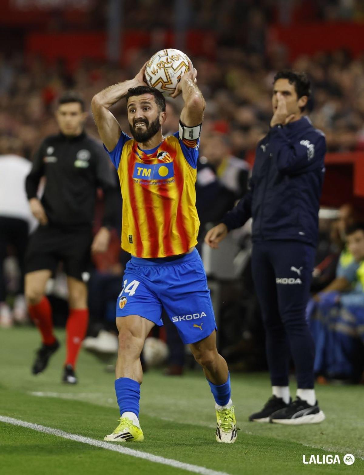 Gayà saca de banda en el primer tiempo
