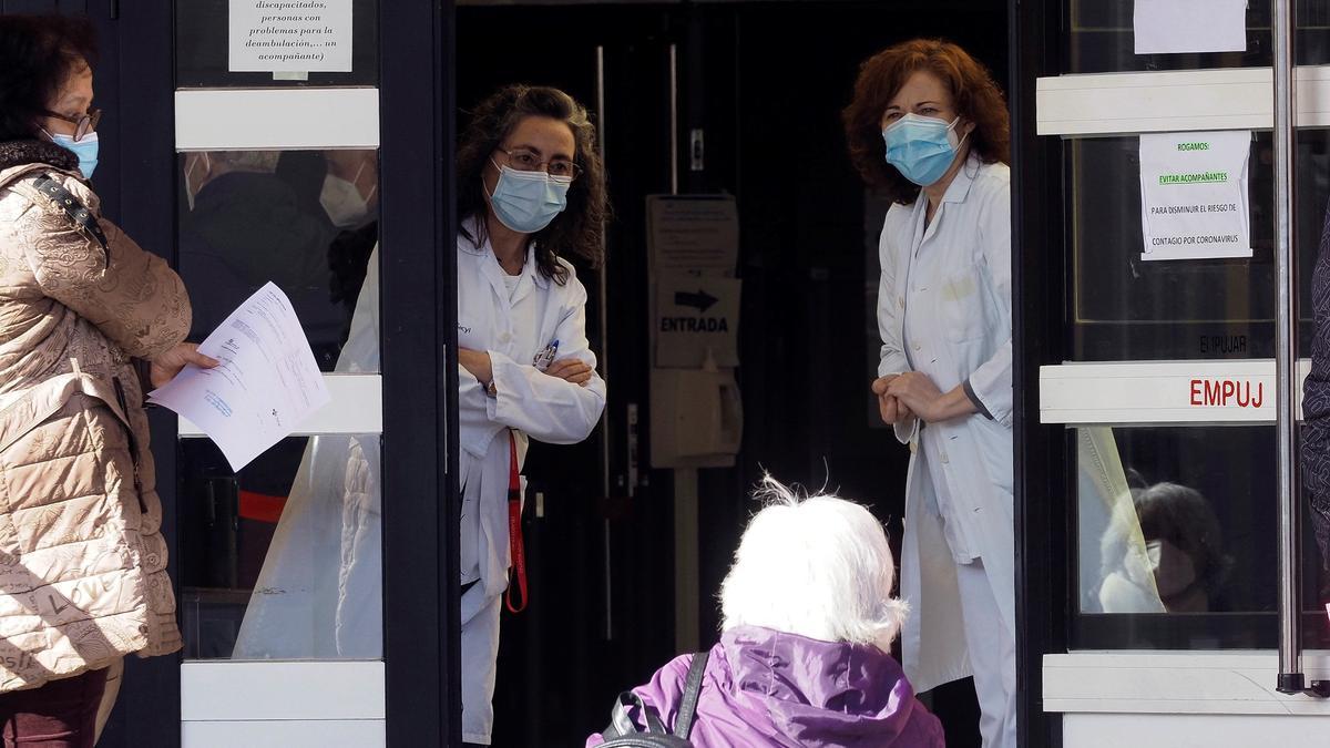 Los médicos de Primaria vieron hasta 55 pacientes de media diaria en la segunda ola del coronavirus.