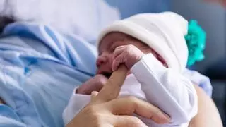 Estas son todas las ayudas para madres en 2025: nueva ley del permiso de 26 semanas