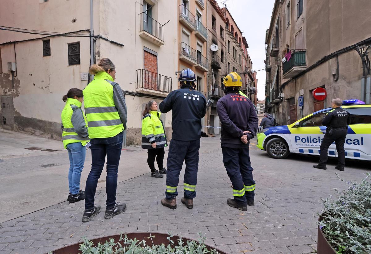 El dia després de l'incendi d'un habitatge del carrer Santa Llúcia de Manresa