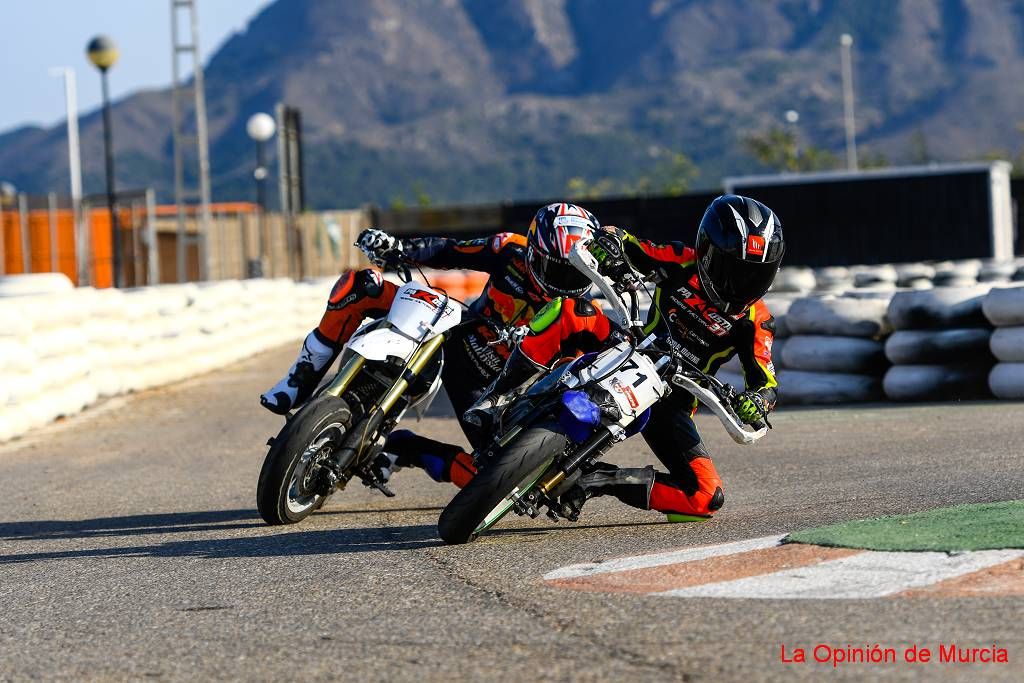 Pedro Acosta y la escuela Pakosta 37 Riders pasan las vacaciones entrenando