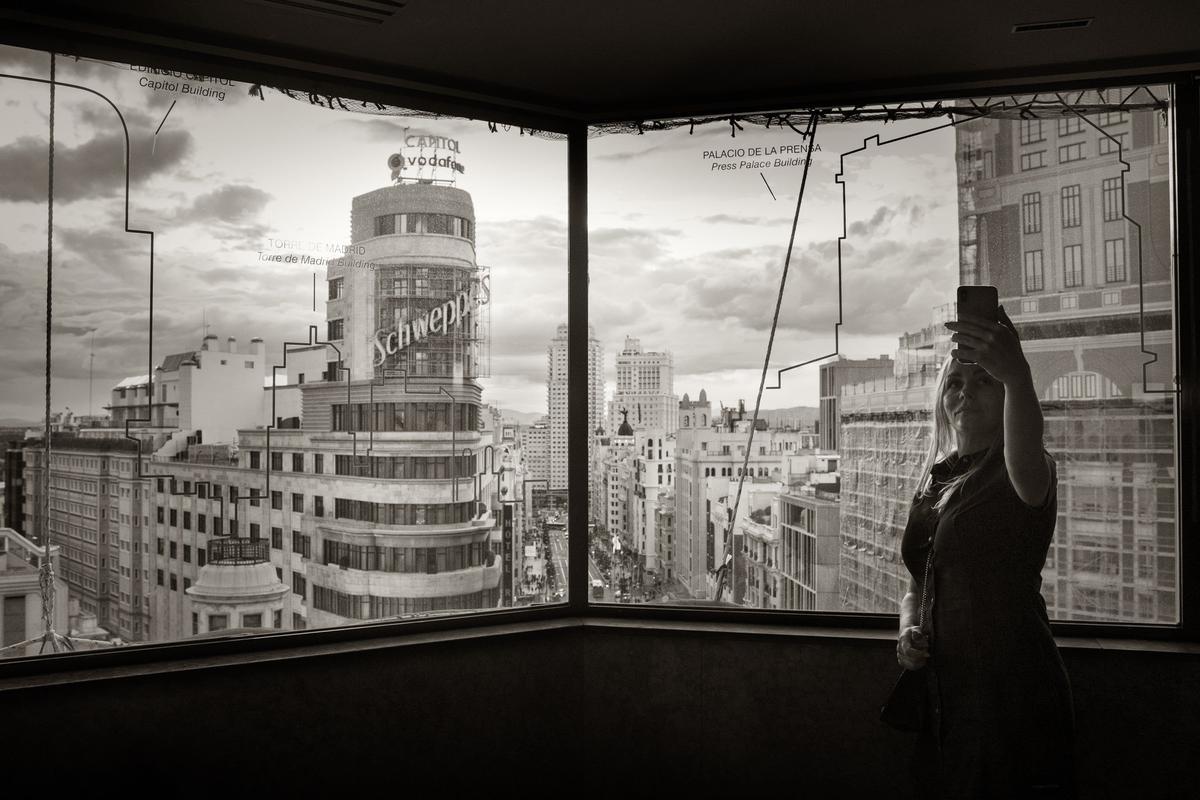 Cartel de Schweppes, Gran Vía, Madrid, Exposición Ilumina Madrid