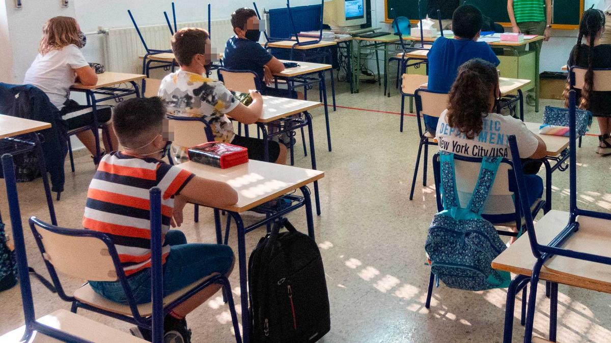 Escolares de la ciudad en una de las clases de refuerzo.