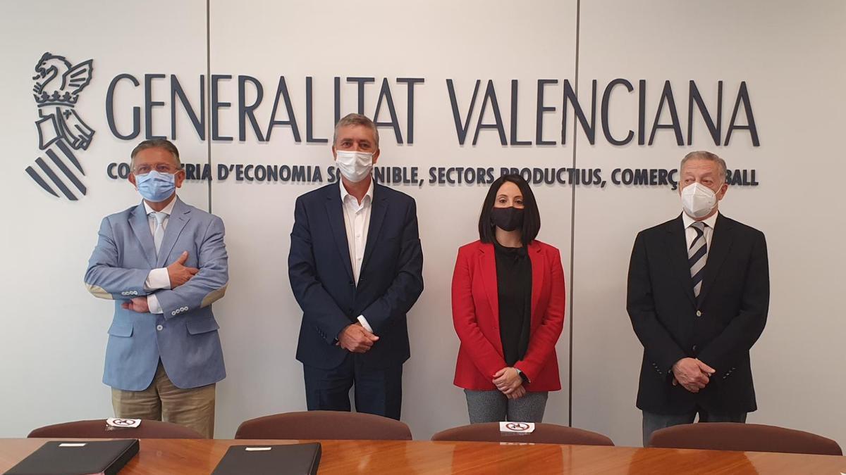 Imagen de la firma del convenio entre la Conselleria de Economía y Ateval