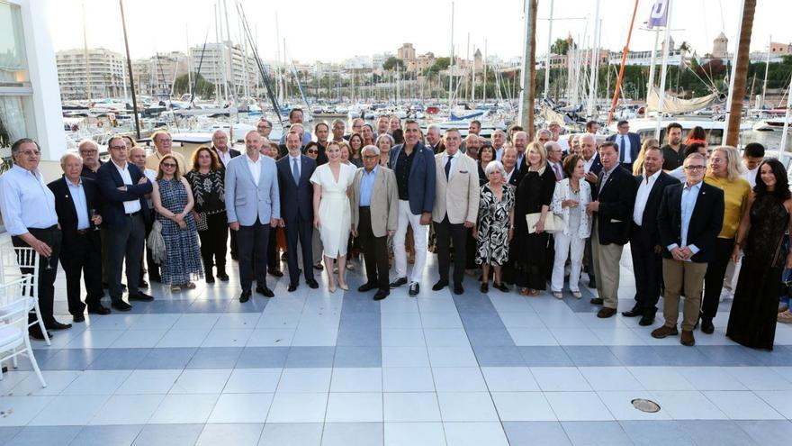 Homenaje a más de un centenar de médicos