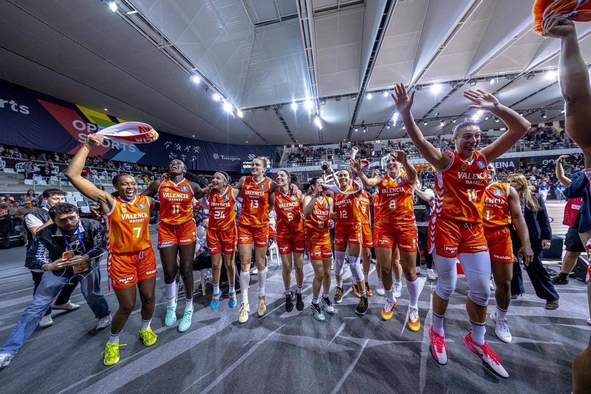 Así celebraron la Copa las jugadoras del Valencia Basket en Tarragona