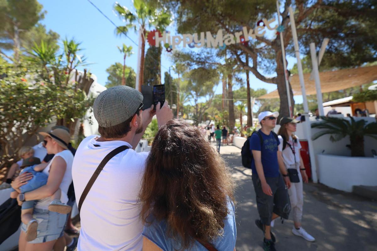 La apertura del Hippy Market de es Canar, en imágenes