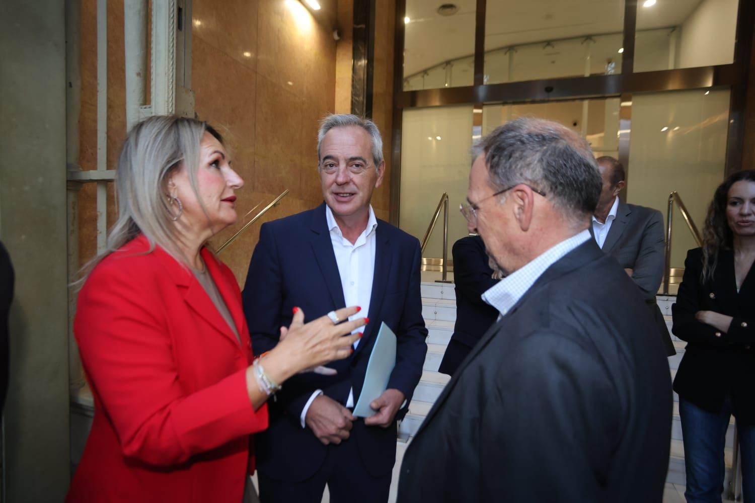 Llegada de los asistentes a la segunda edición del Foro de Energía en la Comunitat Valenciana