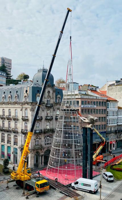 La decoración y alumbrado de Navidad en Vigo cobran forma.