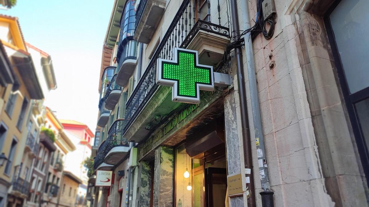 Imagen de una farmacia en Oviedo.