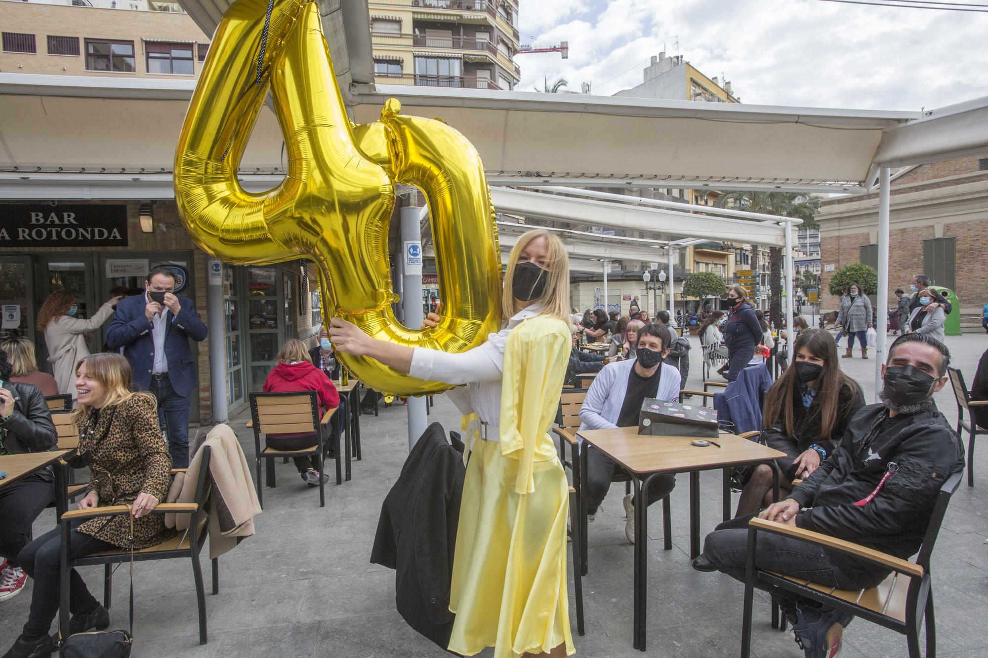 Lleno en las terrazas del centro de Alicante el primer fin de semana de apertura