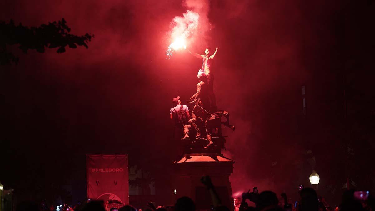 Celebración del doble ascenso a la plaça Catalunya de Girona