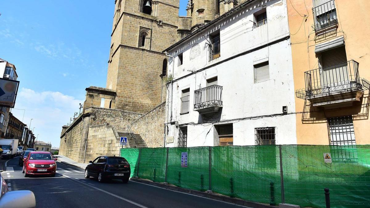 Plasencia activa la cuenta atrás para derribar un edificio y liberar más muralla.