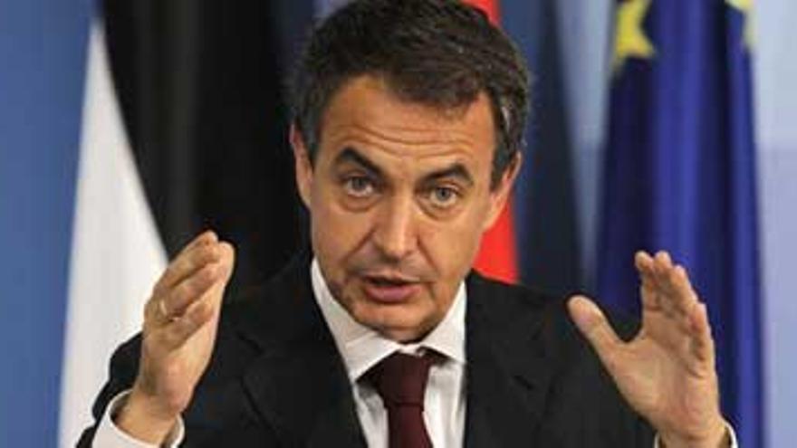 Zapatero dice que la reforma laboral equilibra los intereses de los sindicatos y los empresarios