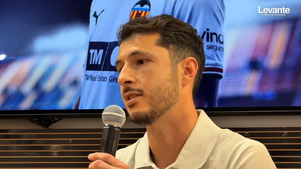 Guido Rodríguez, presentado como jugador del Valencia CF