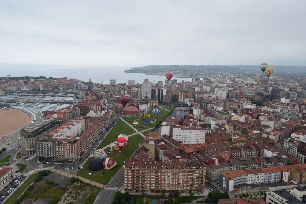 La vistas de Gijón desde la regata del festival de globos aerostáticos de 2017.