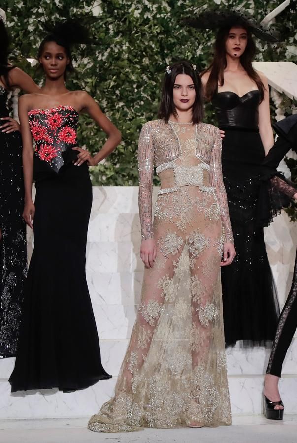 Desfile La Perla en Nueva York: Kendall Jenner con transparencias