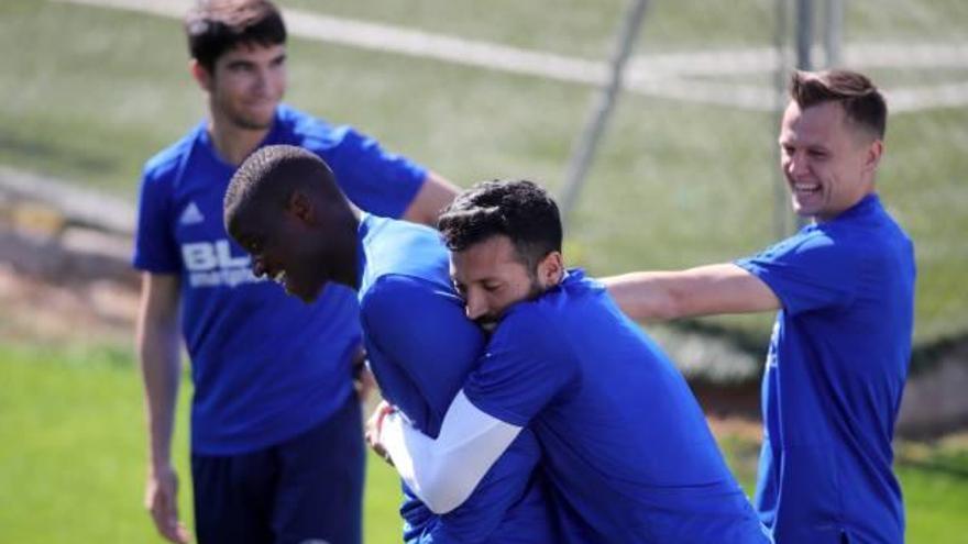 Garay refuerza el centro de la defensa