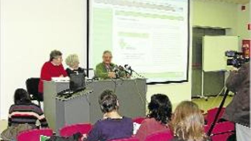 A la dreta, el president Josep M. Soler, amb Marisa Grassot i Josep Bofill.