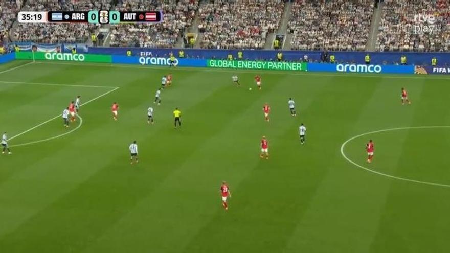 Confusión de Mendieta con Kempes en directo