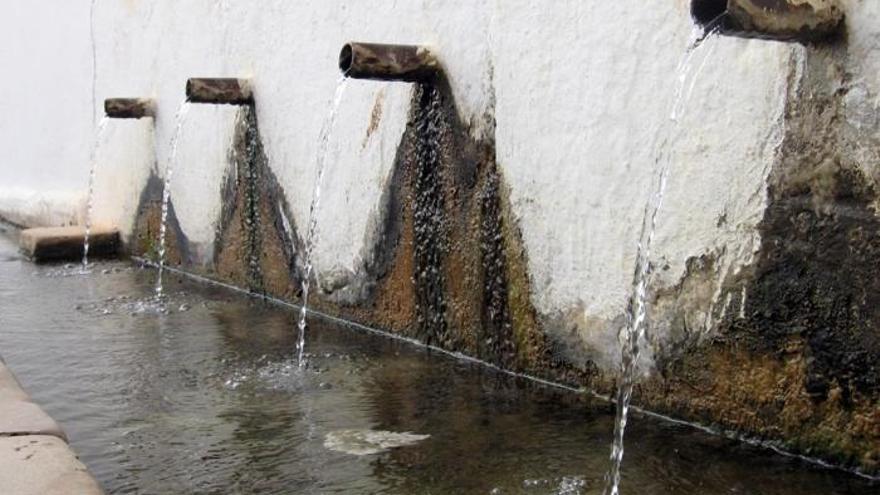 Imagen de una fuente de agua potable de Mollina.