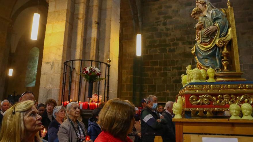 La iglesia de Armenteira se llenó de devotos en el día de ayer.