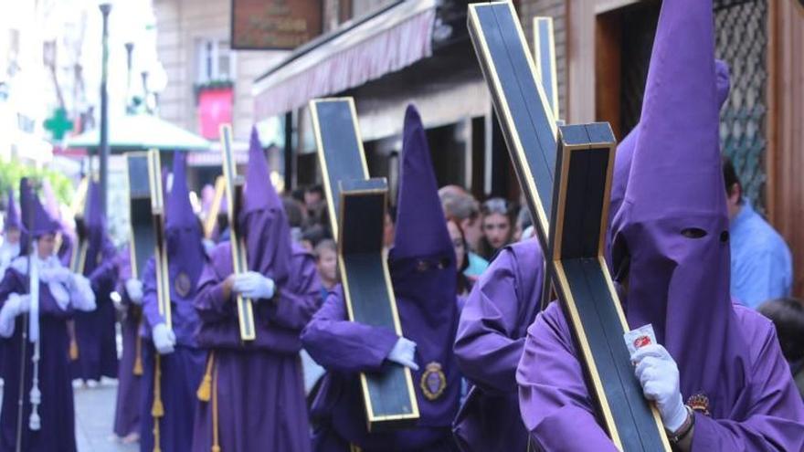 Fisioterapeutas aliviarán los dolores de los nazarenos durante las procesiones en Murcia