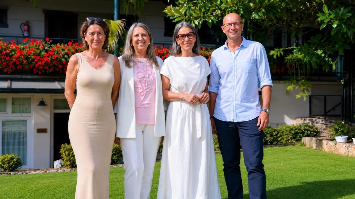 Marta Álvarez, Mila Castro, Mercedes Rosón e Gonzalo Muíños, este martes no Hotel Virxe da Cerca de Santiago
