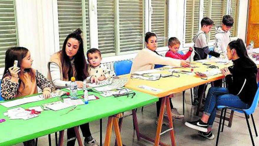 El Parc de Nadal de Castellbell clou amb un taller de fanalets per rebre els Reis d’Orient | ARXIU PARTICULAR