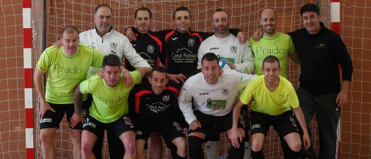 Los jugadores del Casa Alicia, antes del partido.