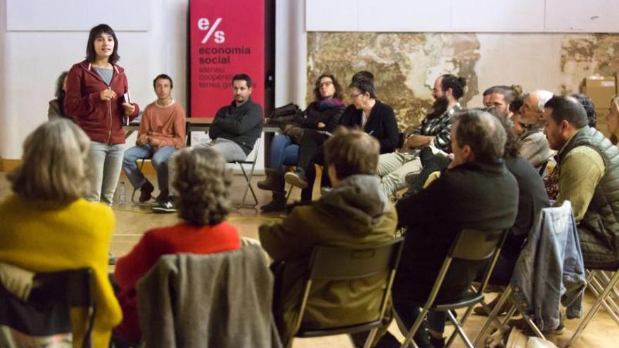 4 Una de les sessions de la incubadora formativa La Grimpada, que organitza l’Ateneu per acompanyar nous projectes . F  | MARC PLANAGUMÀ. 