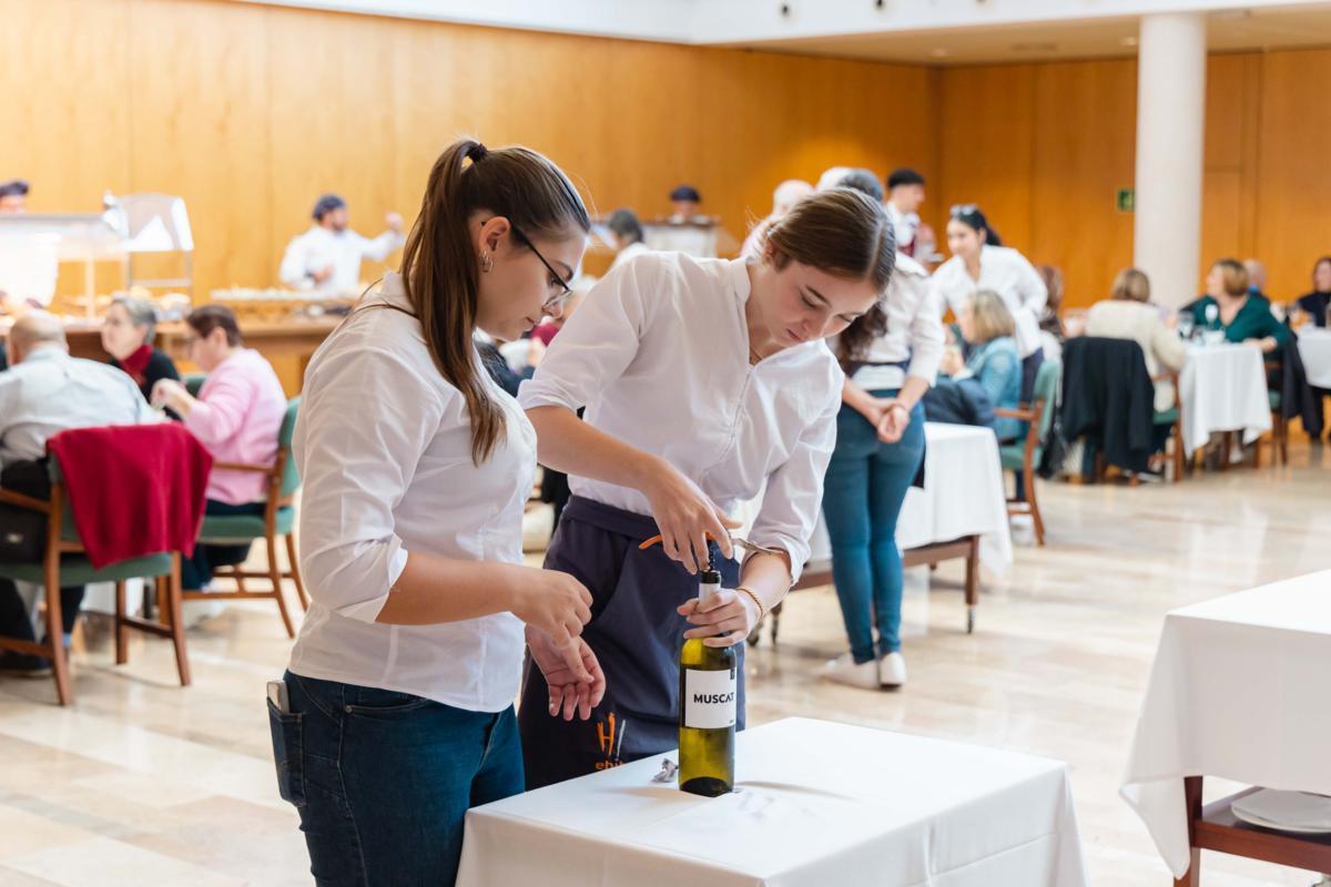 La formación práctica ocupa un lugar central en todos los planes de estudio de la scola d'Hoteleria de les Illes Balears.