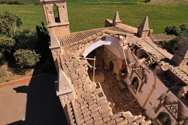 Así se ve el derrumbe de la cubierta de la iglesia de Son Negre desde el aire