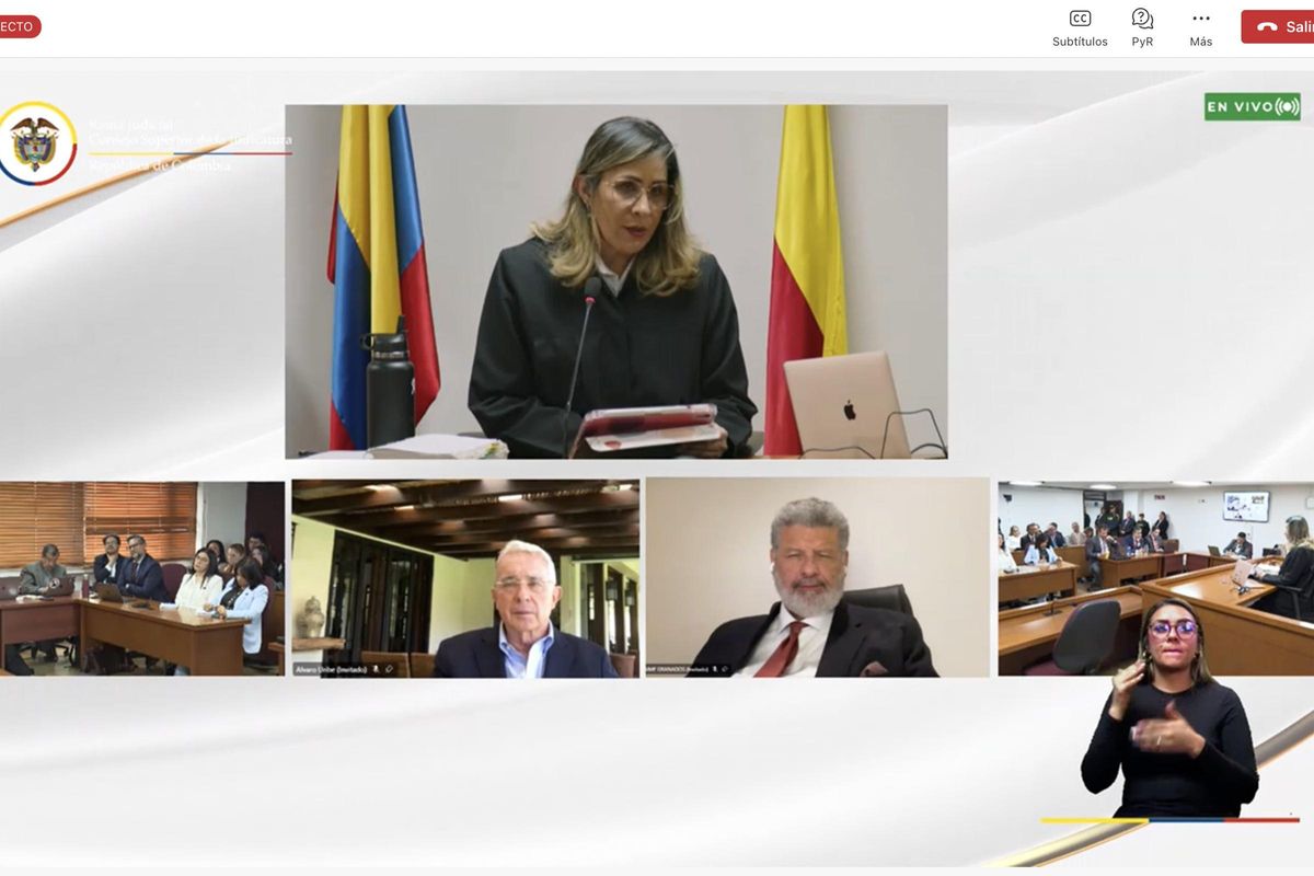 La condemna a l’expresident Uribe per suborn divideix Colòmbia
