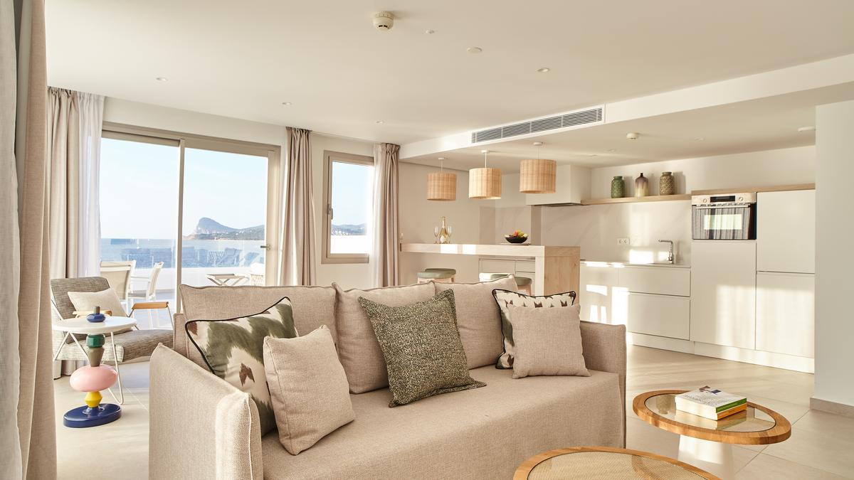 Can Salia tienen impresionantes vistas al mar desde sus habitaciones y apartamentos.
