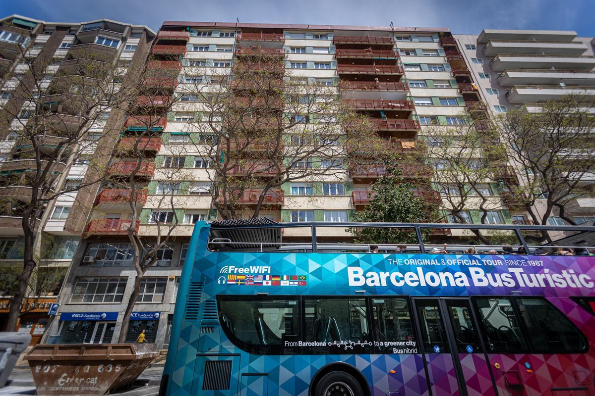 El bloque de 120 pisos del número 84 de la calle de Tarragona.