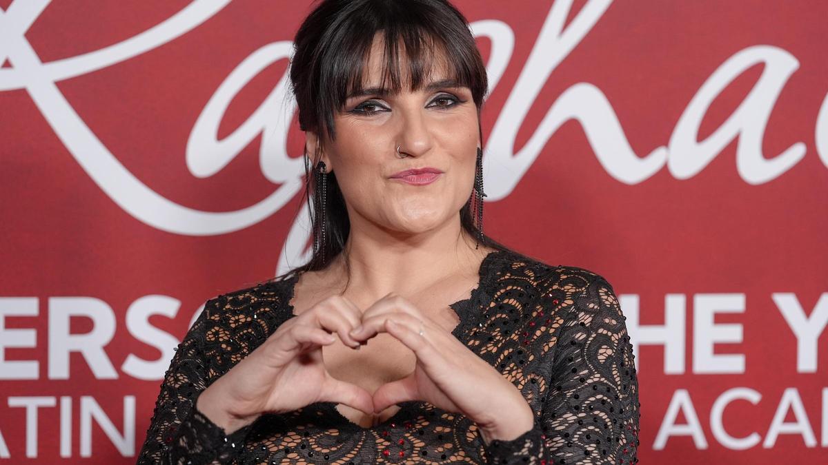 La cantante Rozalén, a su llegada a la gala.