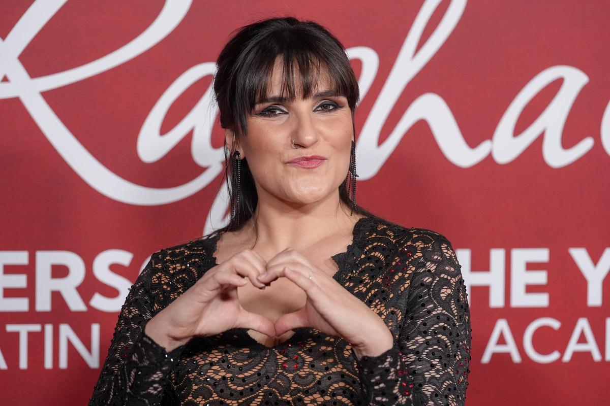 La cantante Rozalén, a su llegada a la gala.