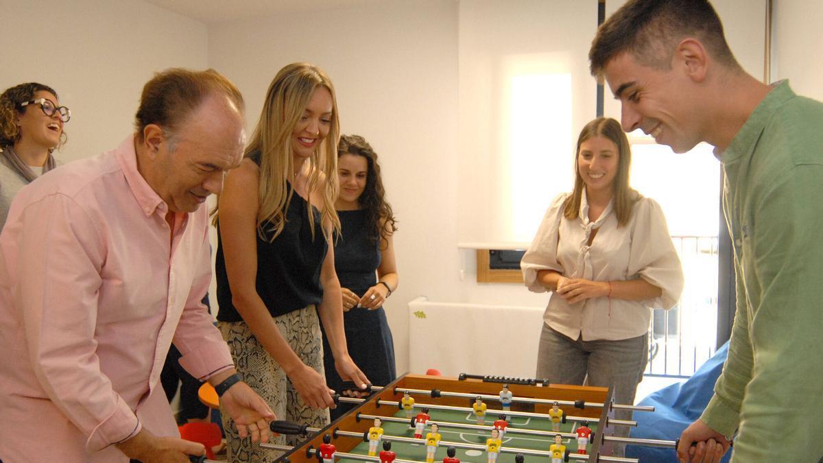 O alcalde, José Crespo, e a conselleira de Política Social e Igualdade, Fabiola García, visitaron o novo PEF de Lalín.