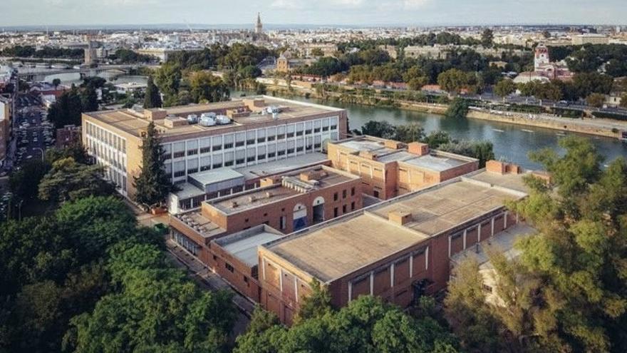 Vista aérea del complejo de Altadis en Los Remedios, en Sevilla.