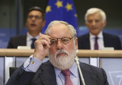 El ex ministro Miguel Arias Cañete se ha sometido al escrutinio de los eurodiputados, que le han interrogado por sus intereses en empresas petroleras