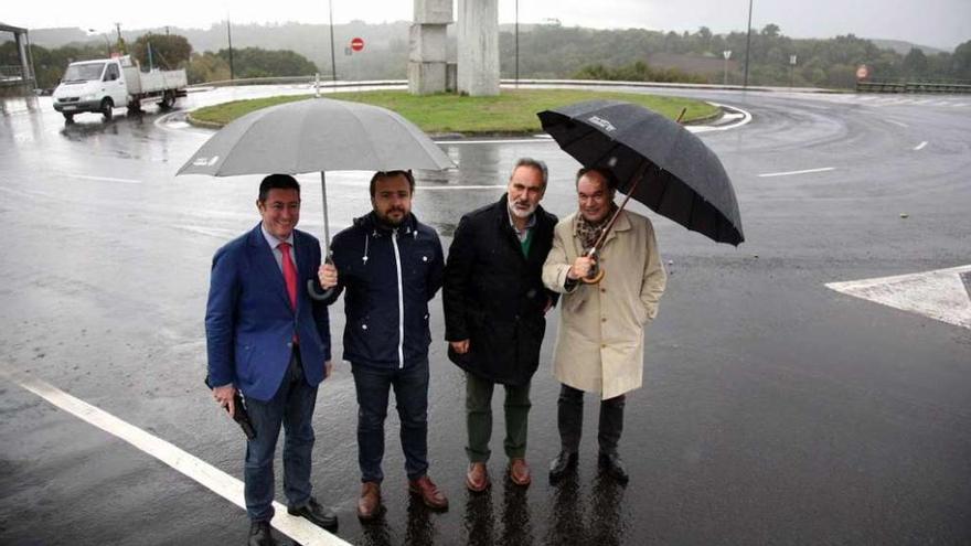 Rial, Cuiña, Cores Tourís y Crespo en la visita a las mejoras del polígono. // Bernabé/Luismy