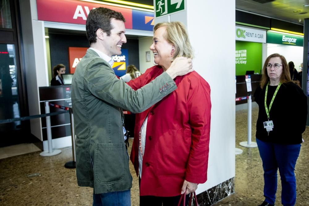 Soraya Saenz de Santamaría y Pablo Casado llegan a