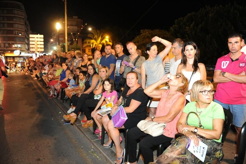 Desfile de Moros y Cristianos por las calles de Mu